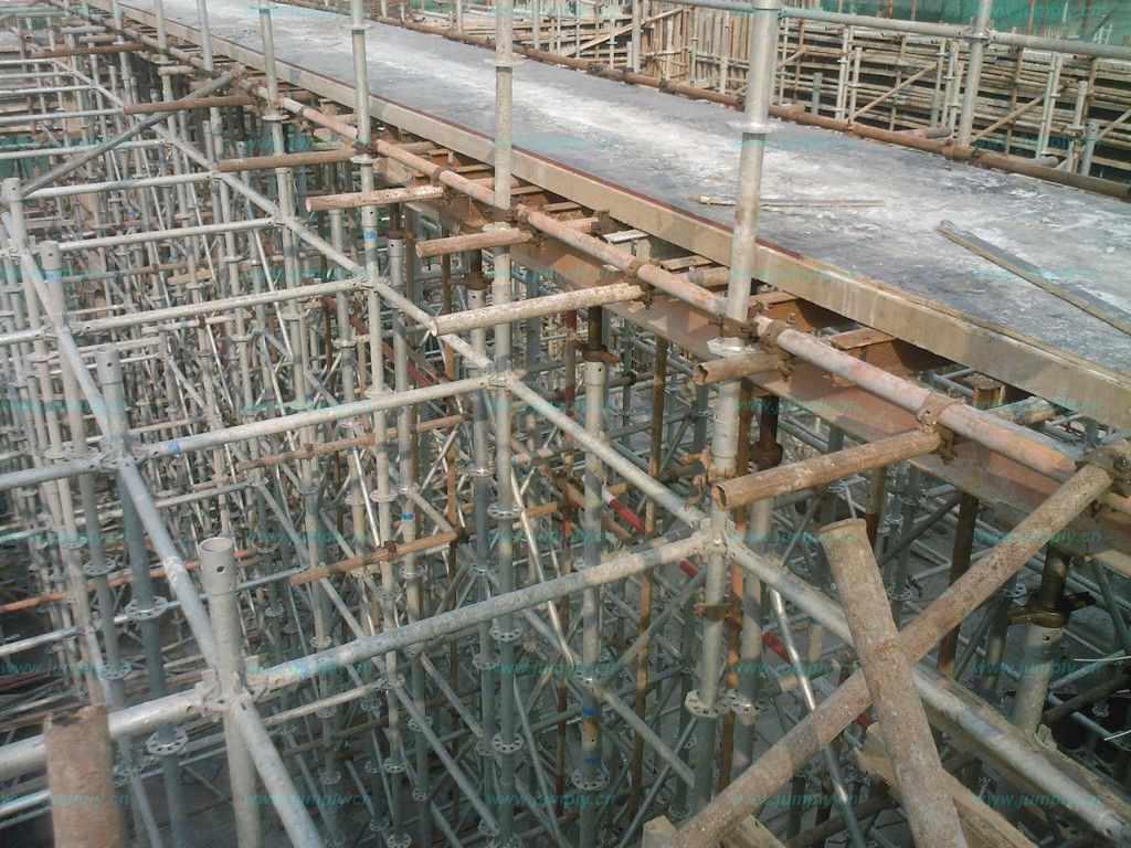 建筑鋼管腳手架大家都說(shuō)好,建筑扣件不可少
